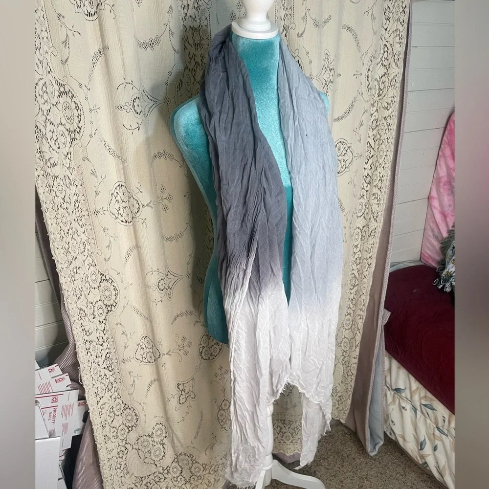 Calvin Klein: ombré scarf